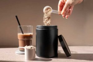 I vantaggi di miscelare insieme collagene e proteine del siero di latte