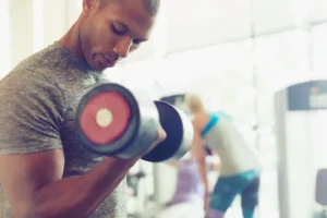 5 Strategie Efficaci per Costruire Bicipiti Più Grandi