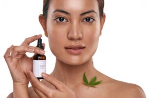 L'Olio di CBD per la Cura della Pelle: Benefici, Ricerche e Consigli Pratici